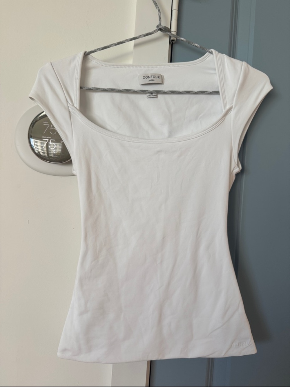 Aritzia Contour White Scoop Neck Top
